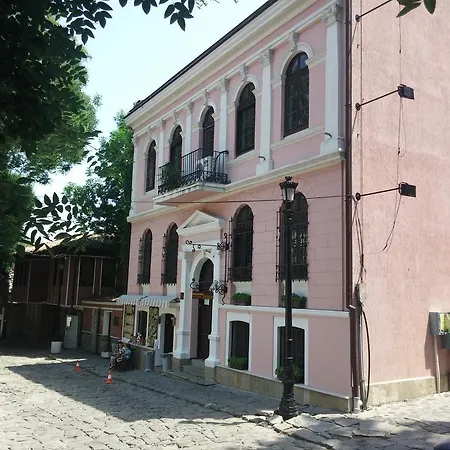 Plovdiv Guesthouse بيت شباب